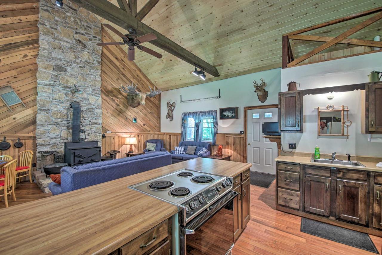 Waters Edge Retreat With Deck On Patoka Lake! Taswell Exteriér fotografie